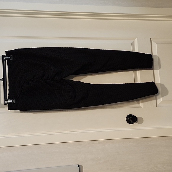 Black Booty Lifting Workout Leggings XL Shapes/Lifts Butt Area - Picture 5 of 7